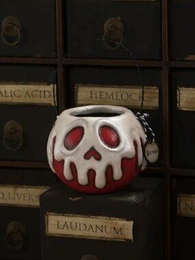 Bethany Lowe Halloween Small Red Poison Apple bucket With White drip LA1390